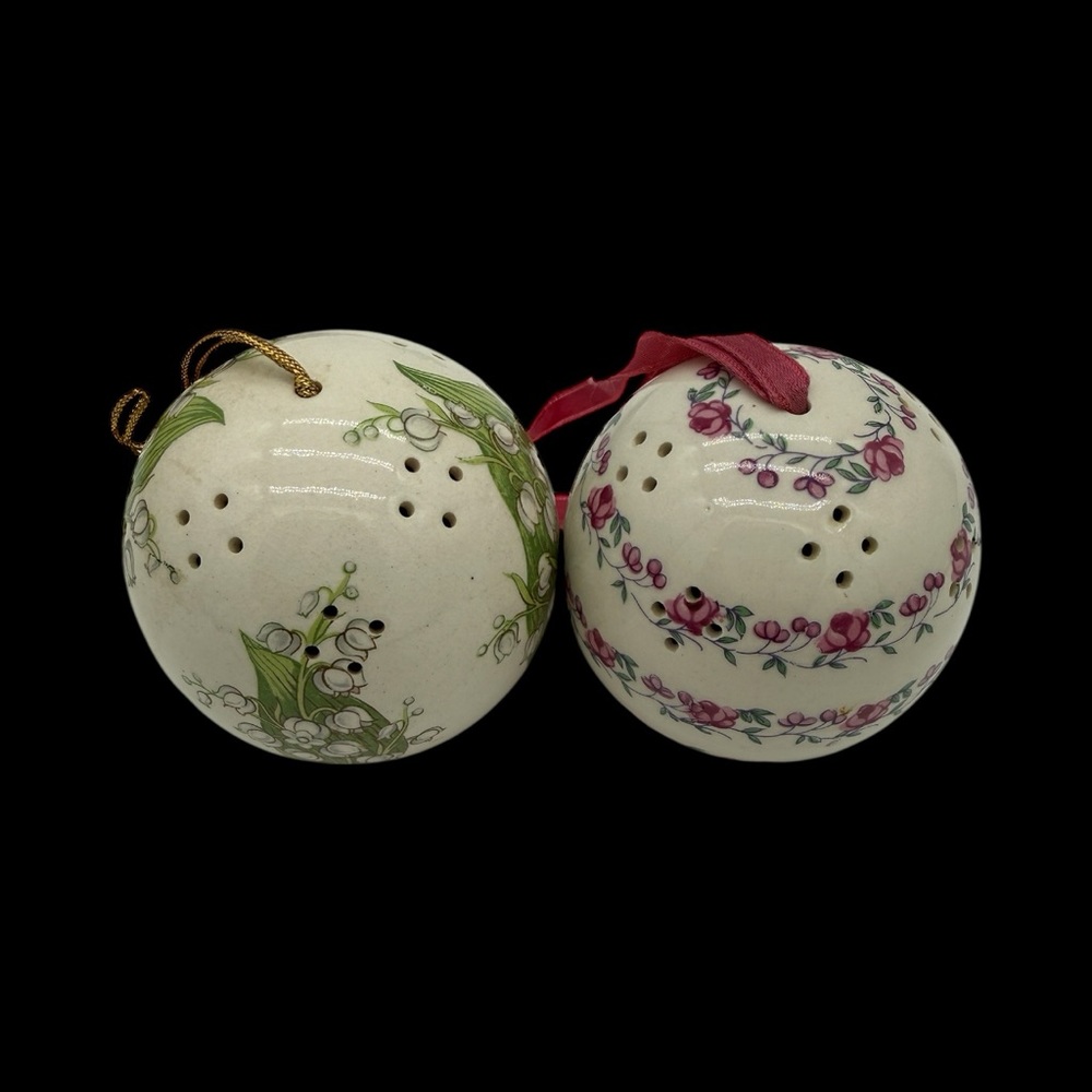 Vintage “Scentomander” Floral Ceramic Ornaments - Andre Richard - Picture 3 of 6